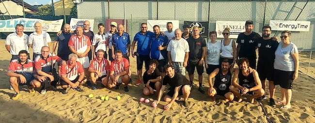 beach bocce santucci tutti insieme