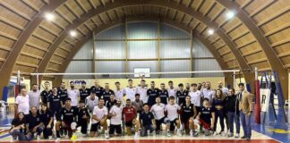 Le due squadre insieme in posa a fine partita